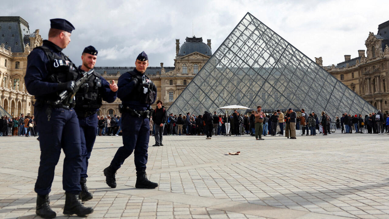 L’Égyptien du Louvre, zones d’ombre et questions sans réponses
