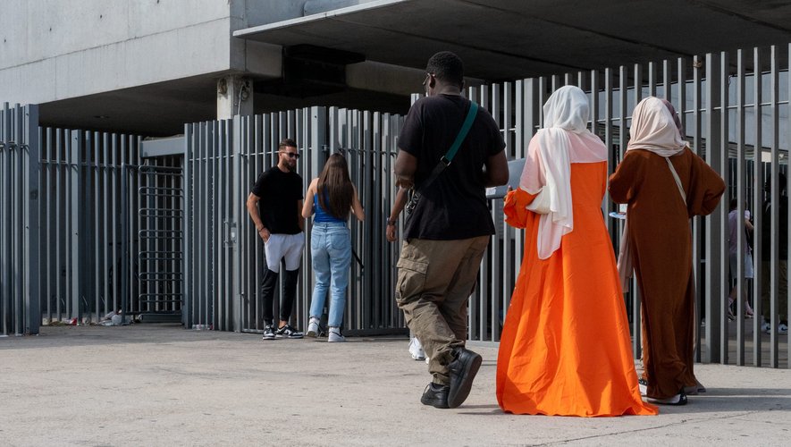 L’interdiction de l’abaya à l’école, Gabriel Attal confond robe longue et symbole religieux