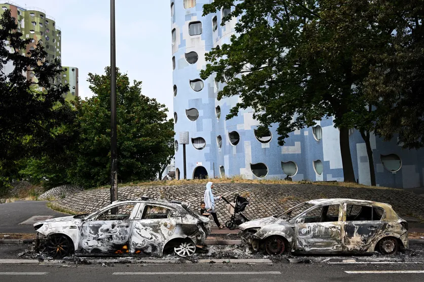 Quand les banlieues s’embrasent, c&rsquo;est la crise insurrectionnelle