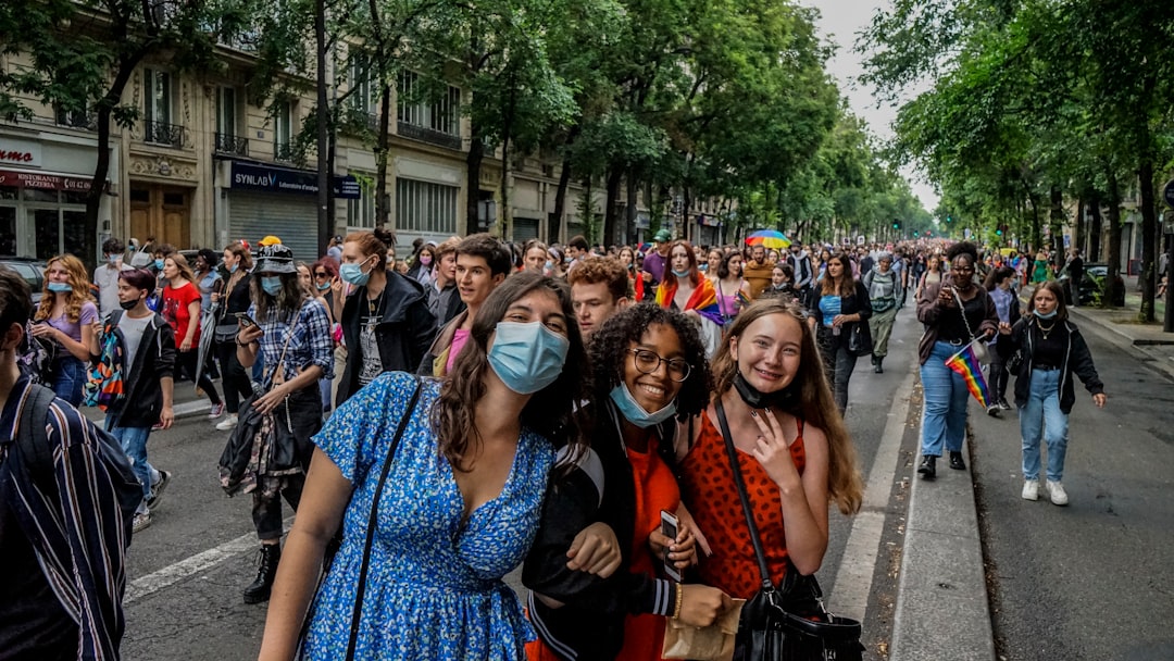 L’interdiction de l’abaya à l’école, quand la République s’attaque aux robes longues