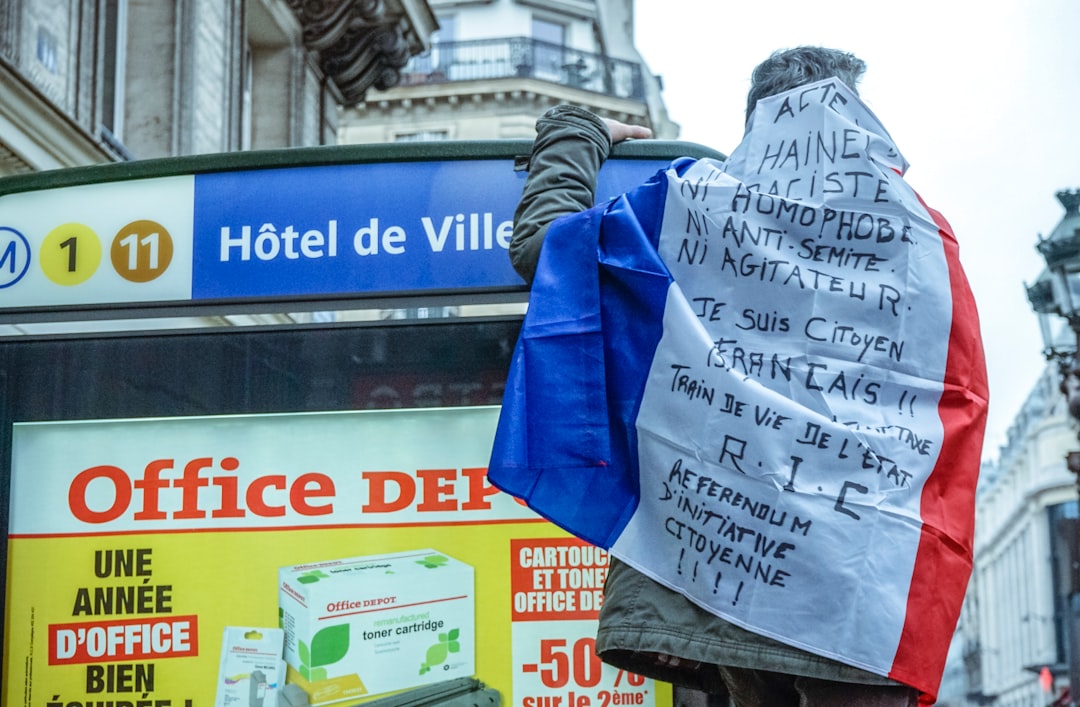 La France en crise : entre exode des entrepreneurs et implosion politique
