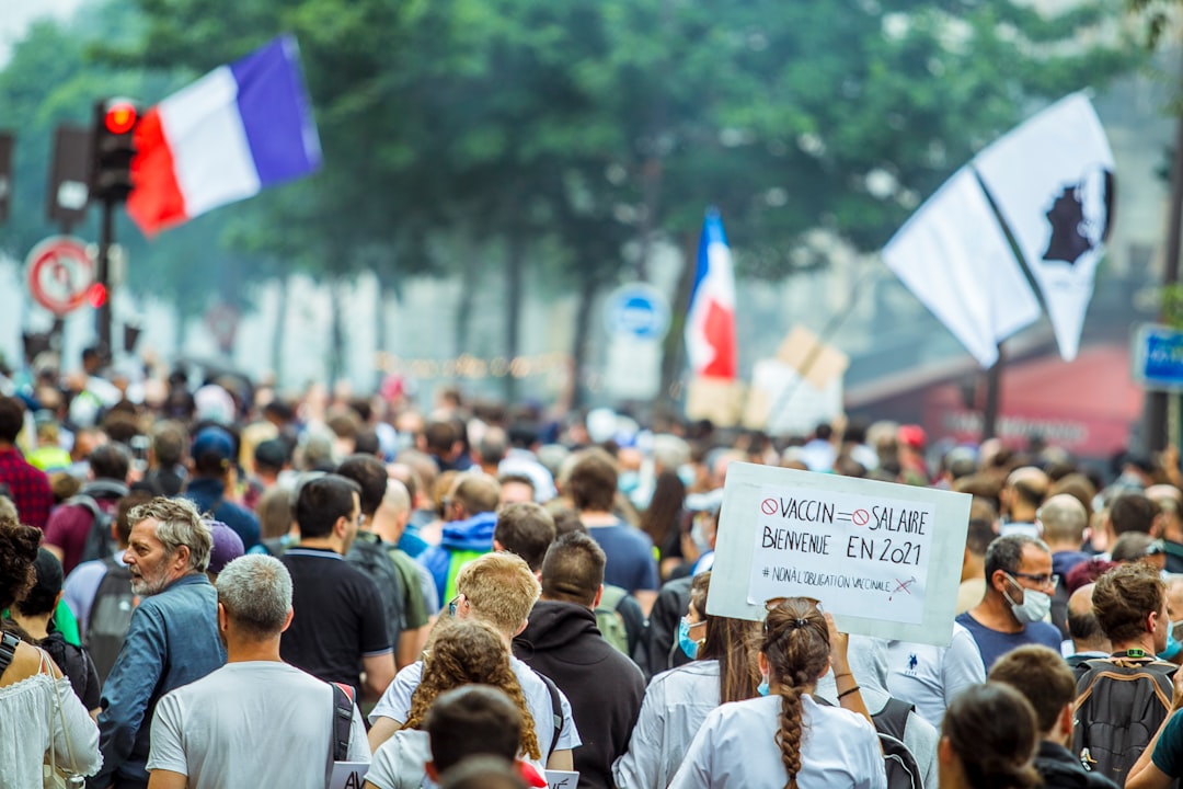 La quenelle : quand un geste déclenche une tempête politique en France