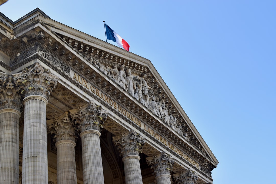 L&rsquo;affaire Leonarda : quand l&rsquo;émotion politique remplace le droit