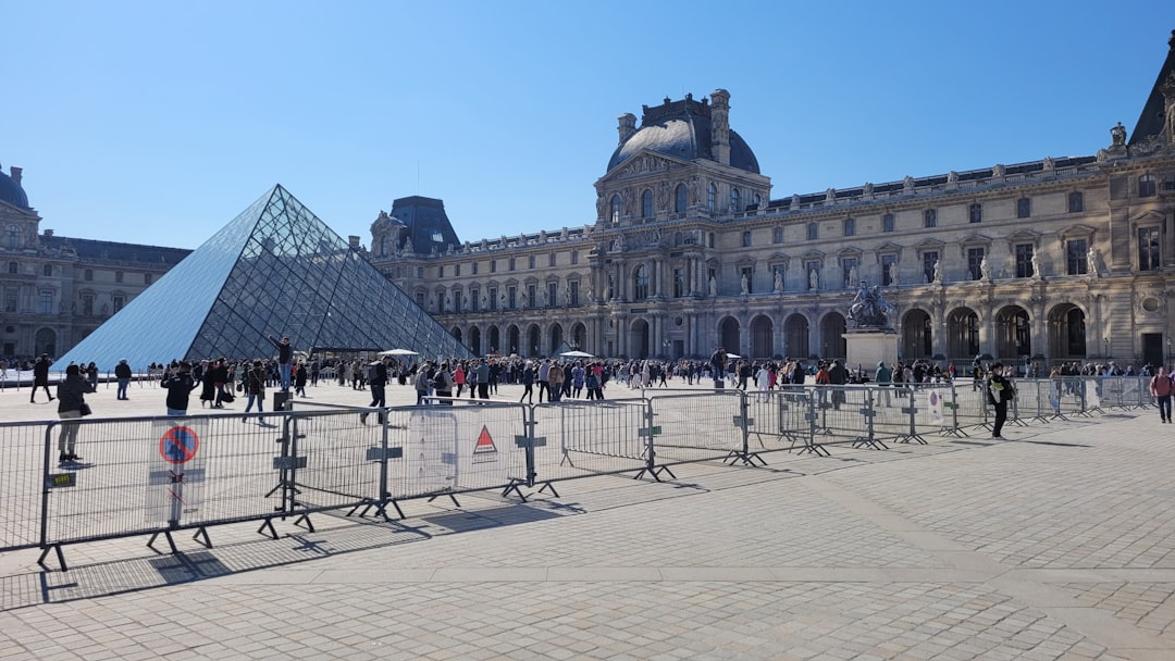 Le casse du Louvre, la réalité dépasse Fantômette