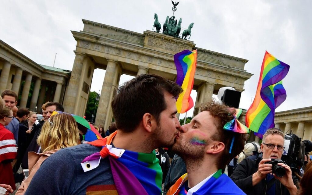 Mariage homosexuel, le droit a tranché, la société pas encore